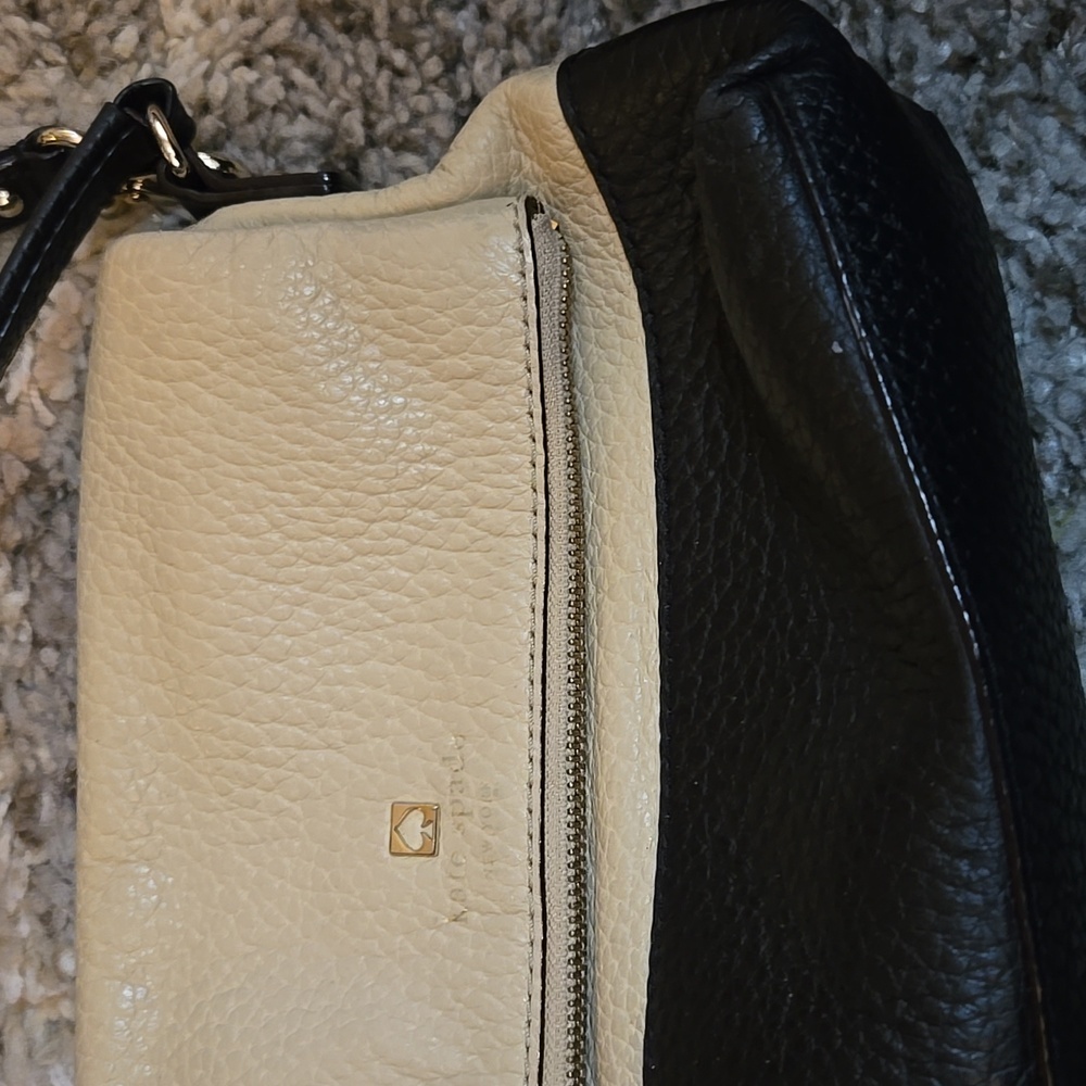 Black and Cream Leather Bag - Picture 4 of 17